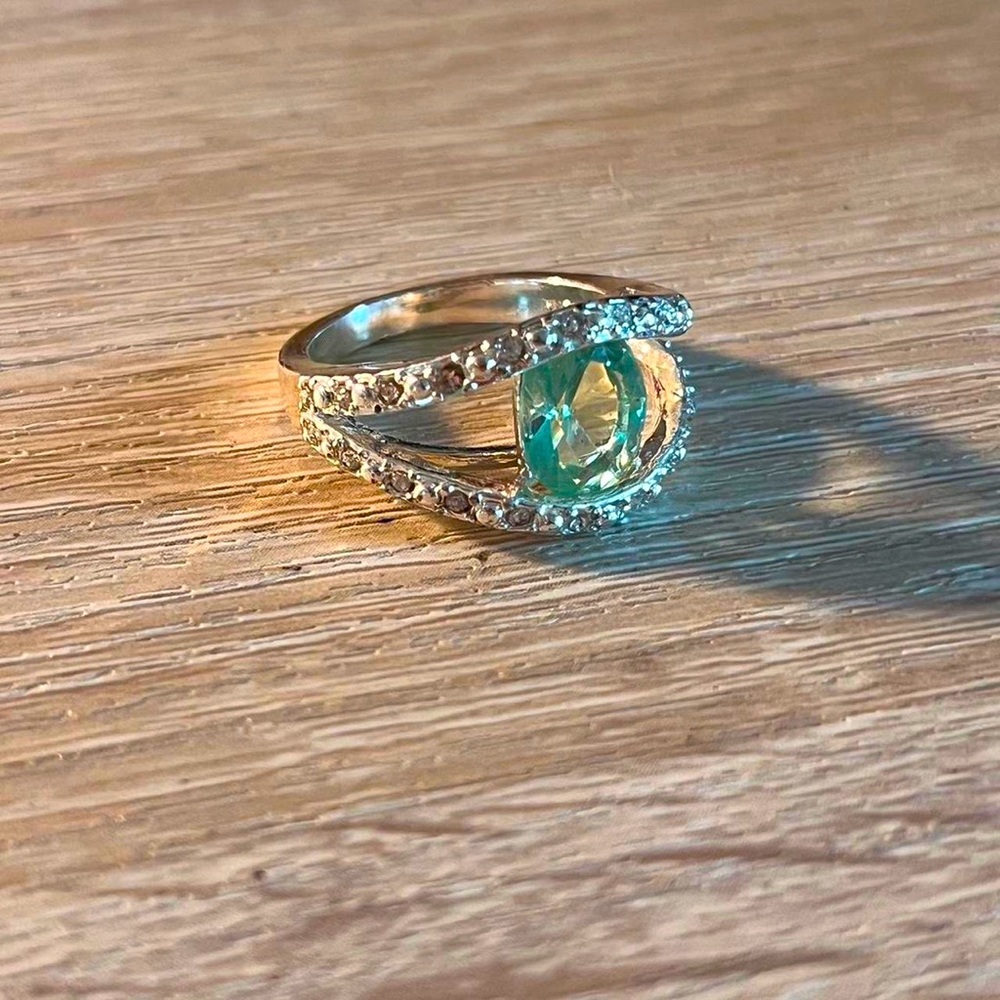 Vintage Green Quartz (Prehnite) Ring Costume Jewelry